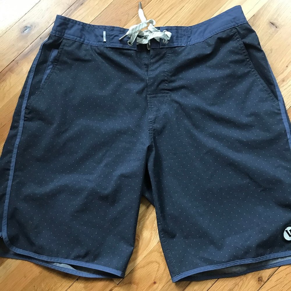 Men's Vuori Shorts - Size 30in inseam